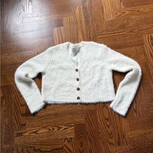 Pure white soft cropped sweater in new condition